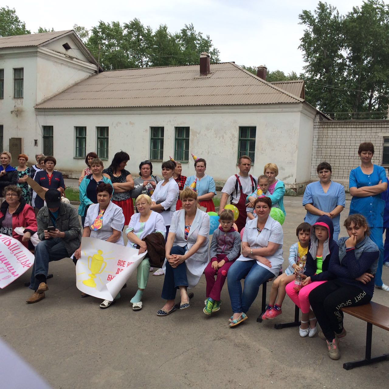 К своему празднику медики Теплоозёрска подошли с выдумкой Пресс-служба администрации Облученского района