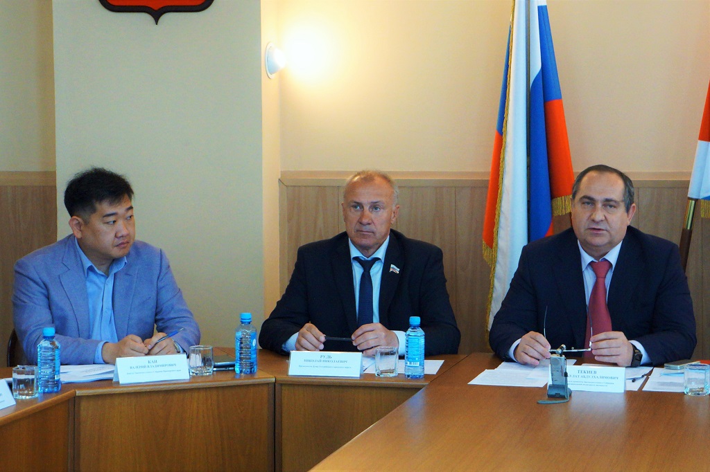 Круглый стол по вопросам перевозки пассажиров и багажа легковыми такси