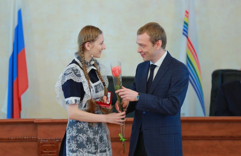 Правительственные награды вручили выпускникам ЕАО 