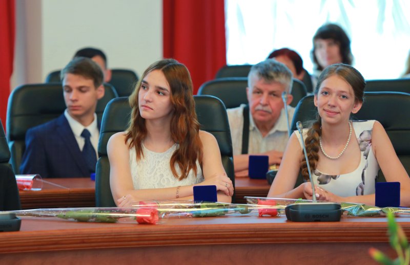 Правительственные награды вручили выпускникам ЕАО 