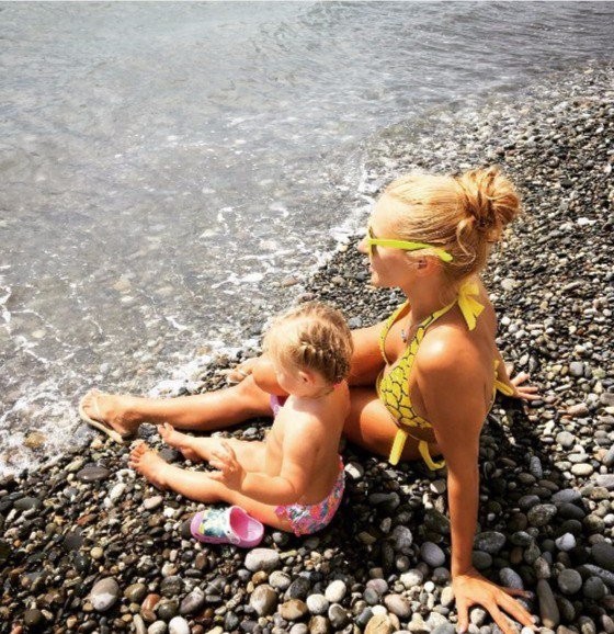 Фигуристка Татьяна Навка поделилась в соцсети снимком с пляжа Сочи Инстаграм Татьяны Навки nstagram.com/tatiana_navka/