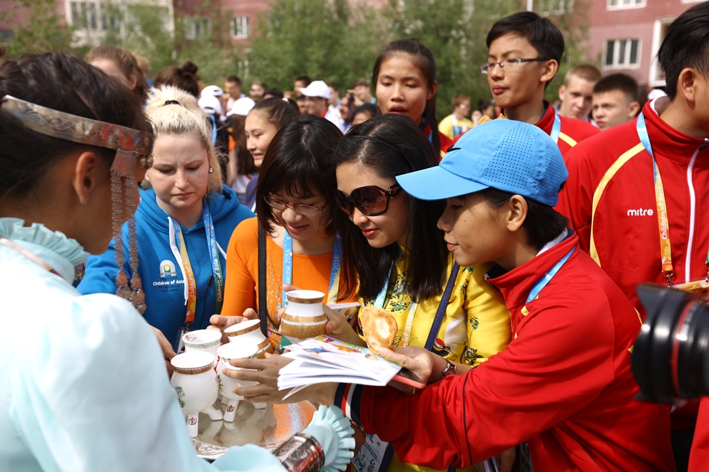 Более 4 тысяч гостей заселились в деревню спортсменов игр &quotДети Азии&quot  Мичил Яковлев