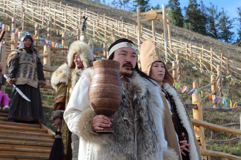 Международный фестиваль "Встреча шедевров ЮНЕСКО на Земле Олонхо" стартовал в Якутии