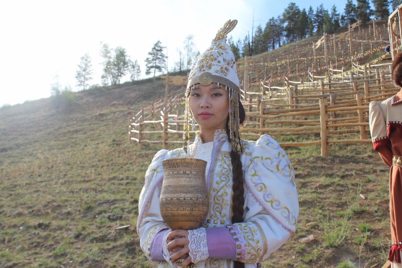 Международный фестиваль "Встреча шедевров ЮНЕСКО на Земле Олонхо" стартовал в Якутии