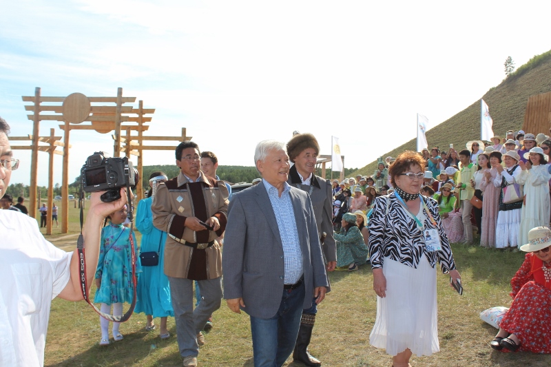 Международный фестиваль "Встреча шедевров ЮНЕСКО на Земле Олонхо" стартовал в Якутии