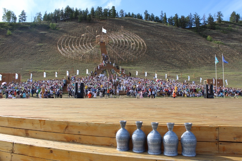 Международный фестиваль "Встреча шедевров ЮНЕСКО на Земле Олонхо" стартовал в Якутии