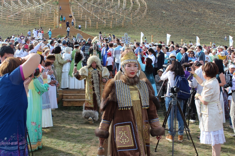 Международный фестиваль "Встреча шедевров ЮНЕСКО на Земле Олонхо" стартовал в Якутии