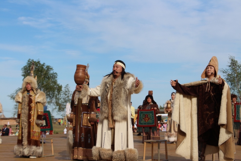 Международный фестиваль "Встреча шедевров ЮНЕСКО на Земле Олонхо" стартовал в Якутии