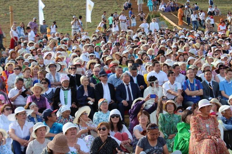 Международный фестиваль "Встреча шедевров ЮНЕСКО на Земле Олонхо" стартовал в Якутии