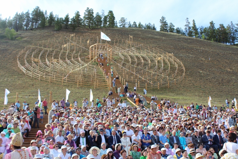 Международный фестиваль "Встреча шедевров ЮНЕСКО на Земле Олонхо" стартовал в Якутии