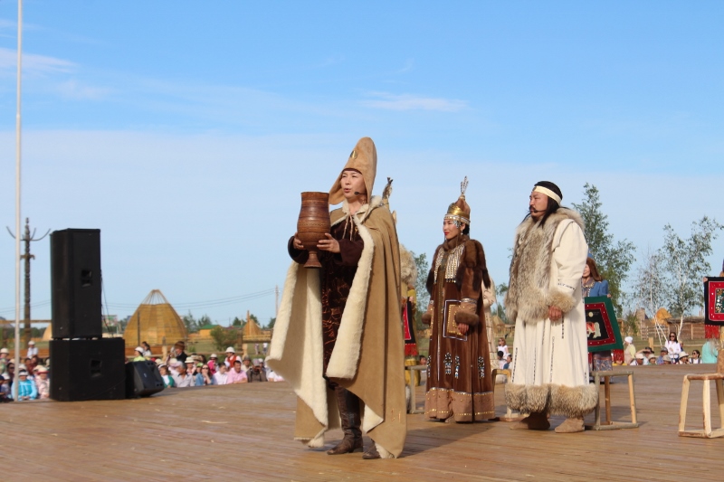 Международный фестиваль "Встреча шедевров ЮНЕСКО на Земле Олонхо" стартовал в Якутии