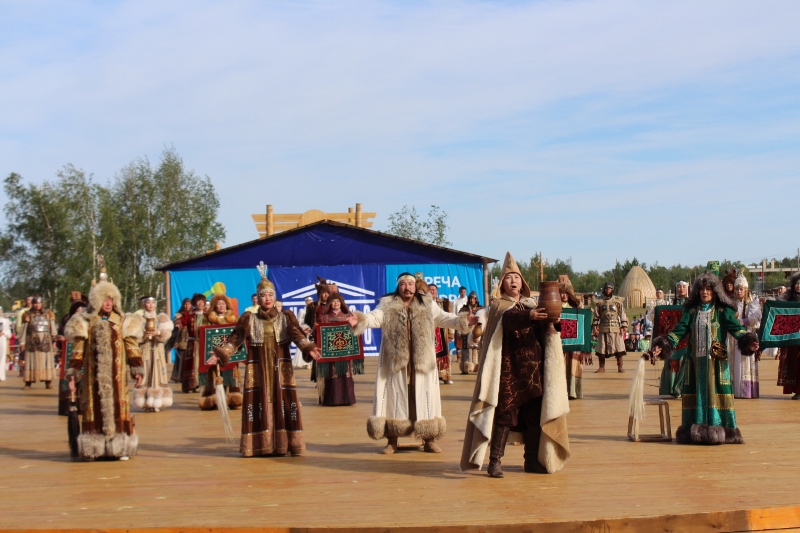 Международный фестиваль "Встреча шедевров ЮНЕСКО на Земле Олонхо" стартовал в Якутии