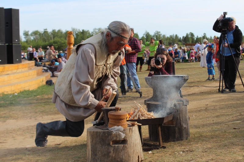 Международный фестиваль "Встреча шедевров ЮНЕСКО на Земле Олонхо" стартовал в Якутии