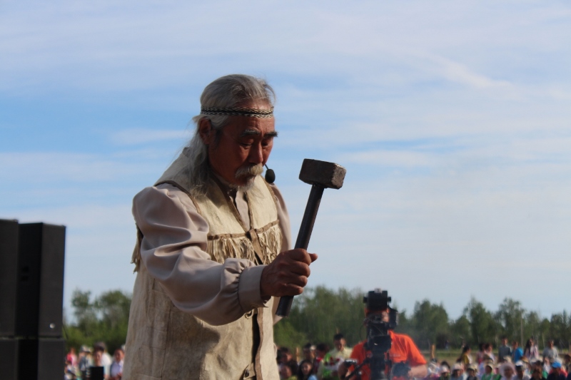 Международный фестиваль "Встреча шедевров ЮНЕСКО на Земле Олонхо" стартовал в Якутии