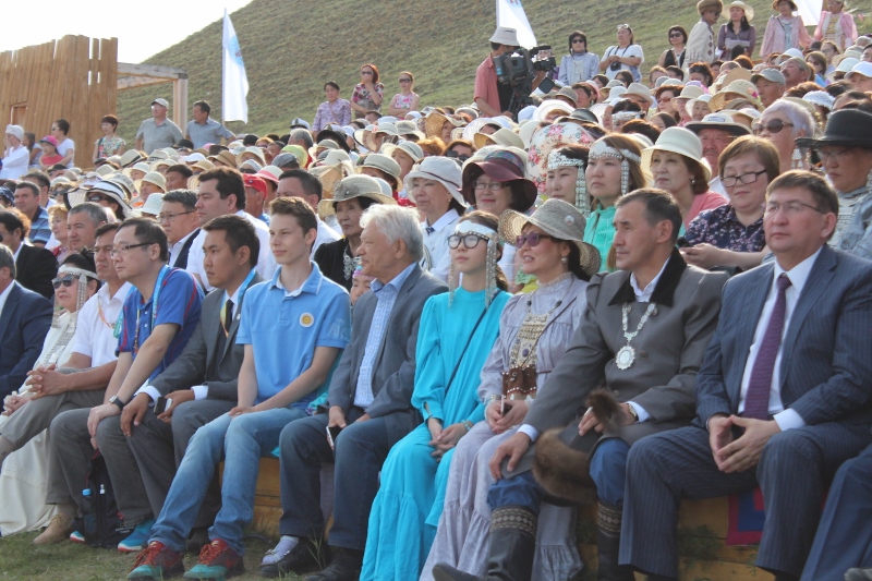 Международный фестиваль "Встреча шедевров ЮНЕСКО на Земле Олонхо" стартовал в Якутии