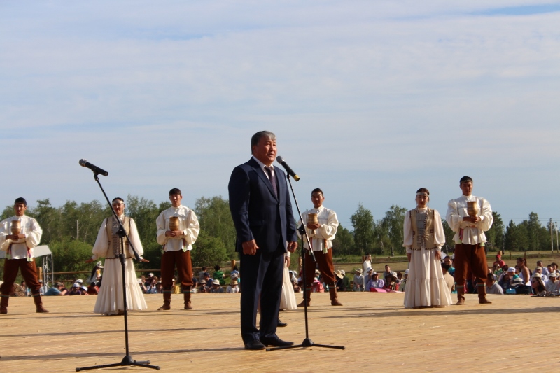 Международный фестиваль "Встреча шедевров ЮНЕСКО на Земле Олонхо" стартовал в Якутии