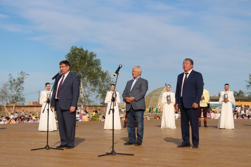 Международный фестиваль "Встреча шедевров ЮНЕСКО на Земле Олонхо" стартовал в Якутии