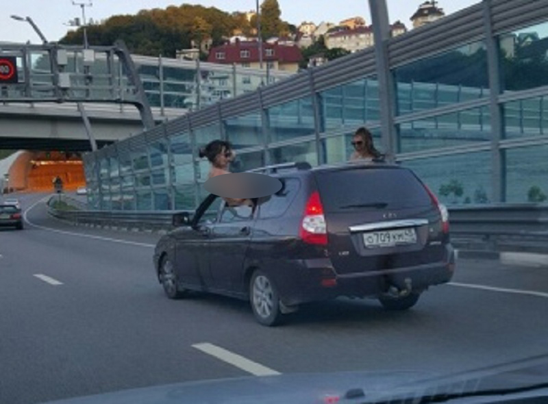 Обнаженных девушек возит по сочинским улицам машина с курганскими номерами Группа &quotТипичный Курган&quot в социальной сети &quotВКонтакте&quot