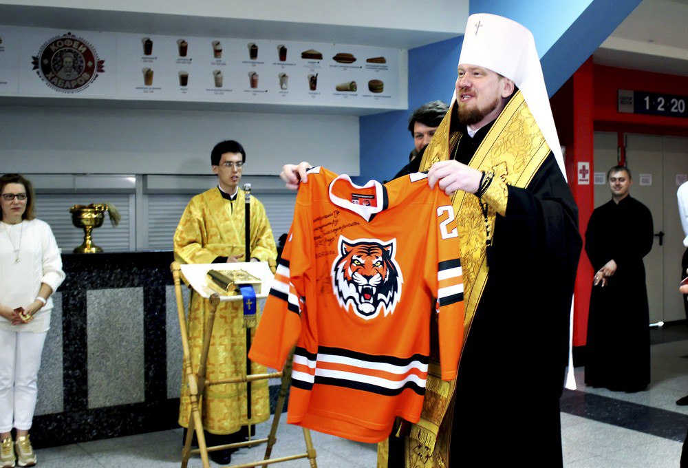 Митрополит Владимир благословил игроков хабаровского "Амура" 