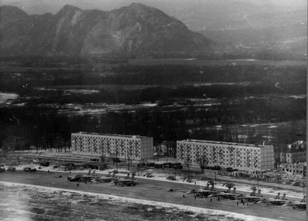 Вид на аэродром Золотая Долина, 1990 год