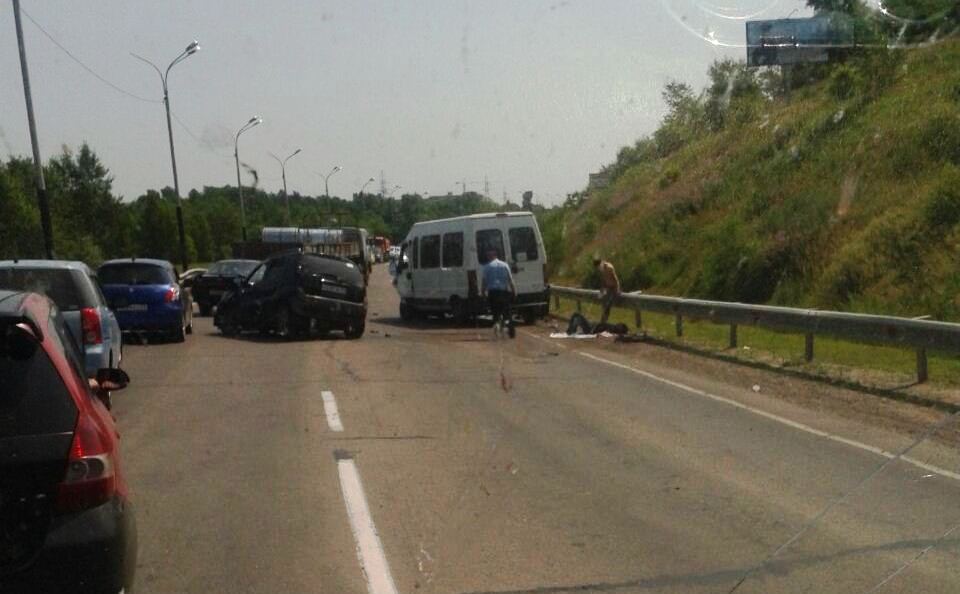 Авария с маршруткой на Амурском мосту Фото предоставлено очевидцем ДТП
