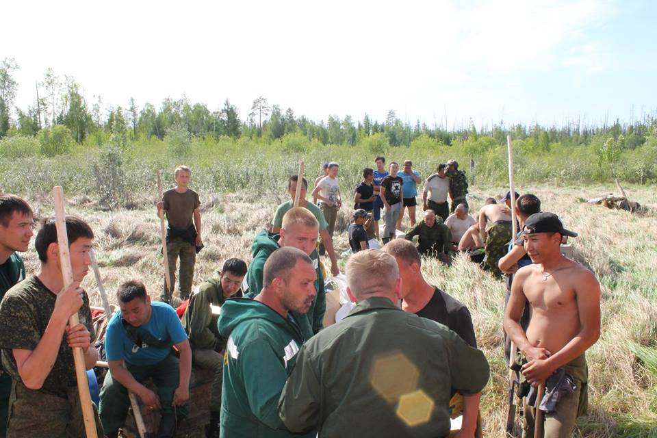 Сильный ветер и жара не дают потушить пожар в природном парке "Ленские столбы"