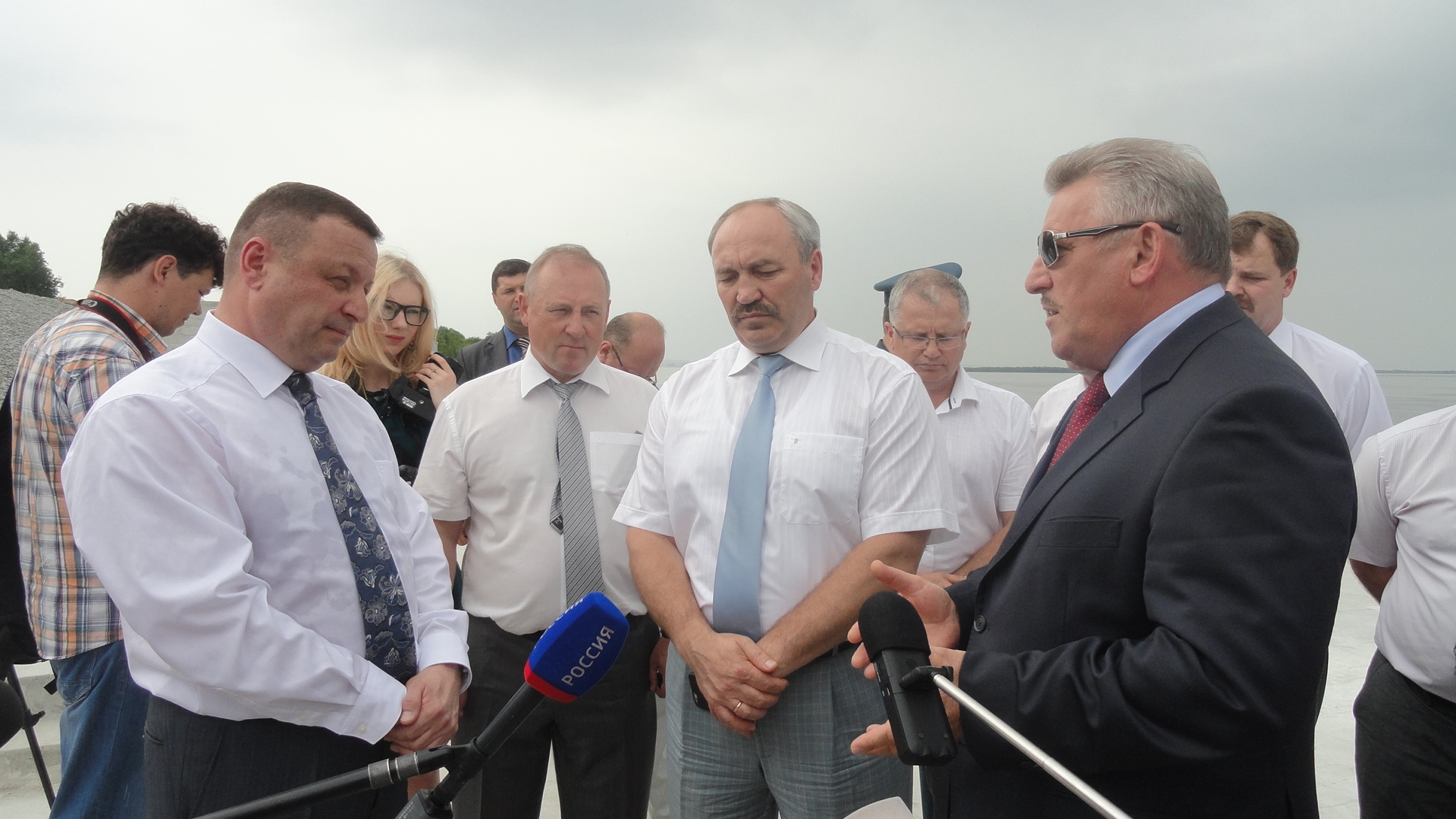 Шпорт нашел виновных, тормозящих ускоренное строительство защитной дамбы в Хабаровске Ко Виктория, ИА AmurMedia