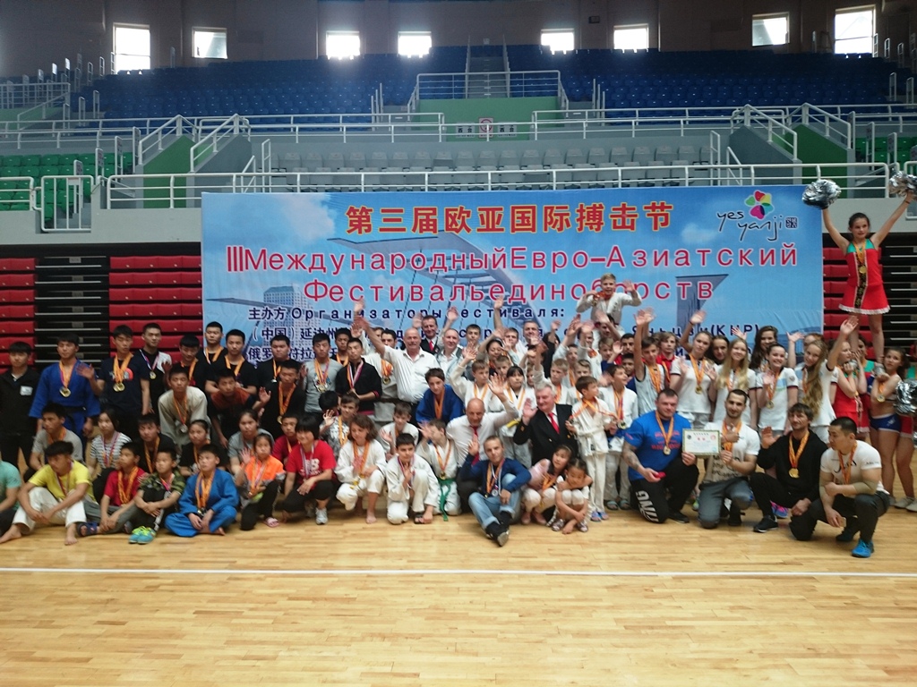 Участники Международного фестиваля единоборств в Янцзы Из архива Сергея Пахомовича