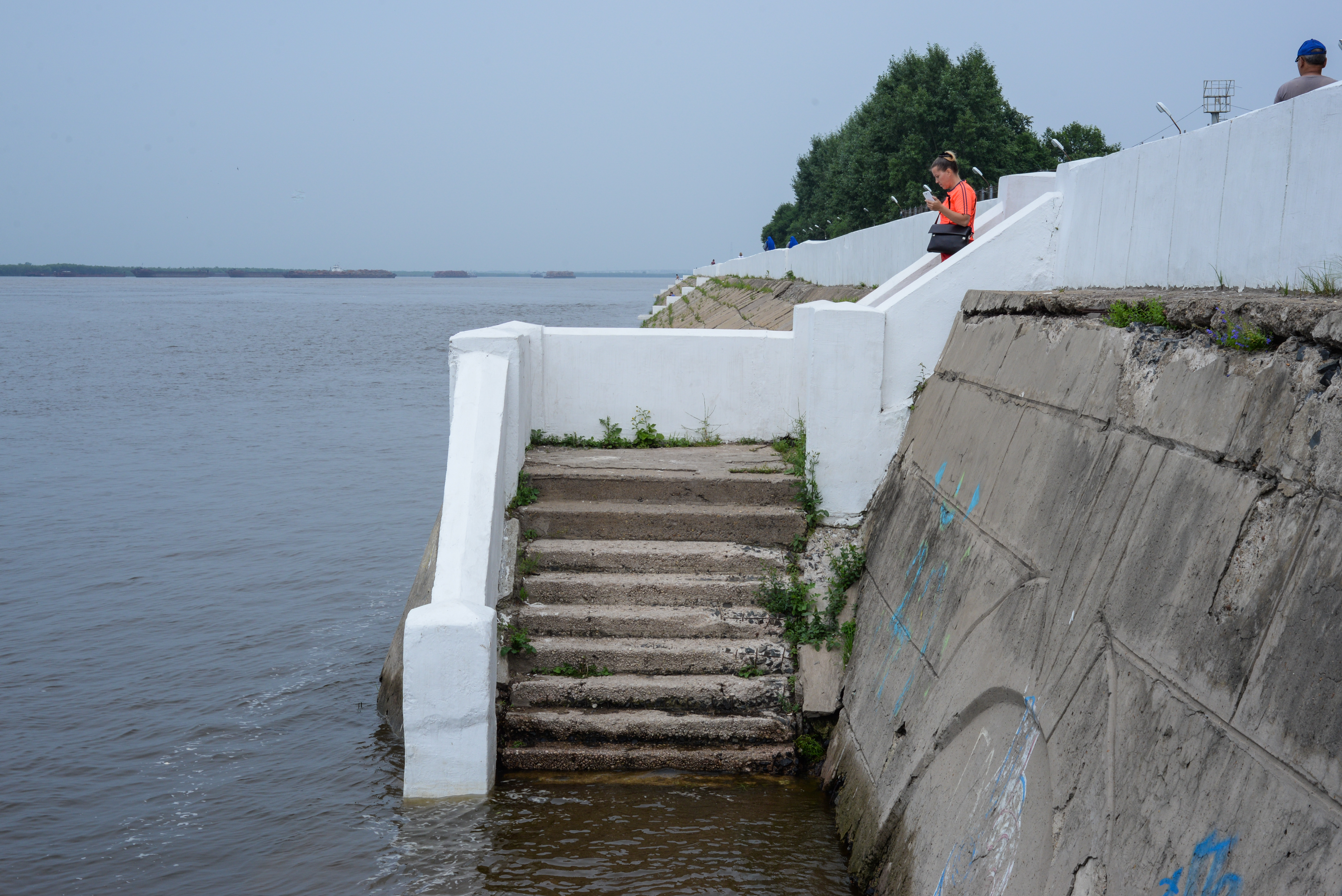 Амур все больше поглощает хабаровскую Набережную Алексей Тимиргалеев