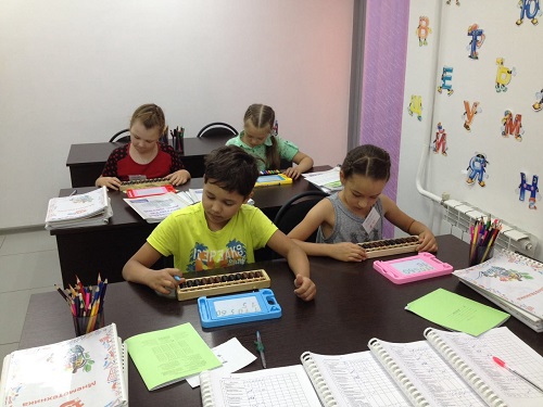 Школа Скорочтения и развития интеллекта IQ 007 в Хабаровске открывает всеми так долгожданное направление – ментальная арифметика Из архива сети Школ скорочтения и развития интеллекта IQ 007