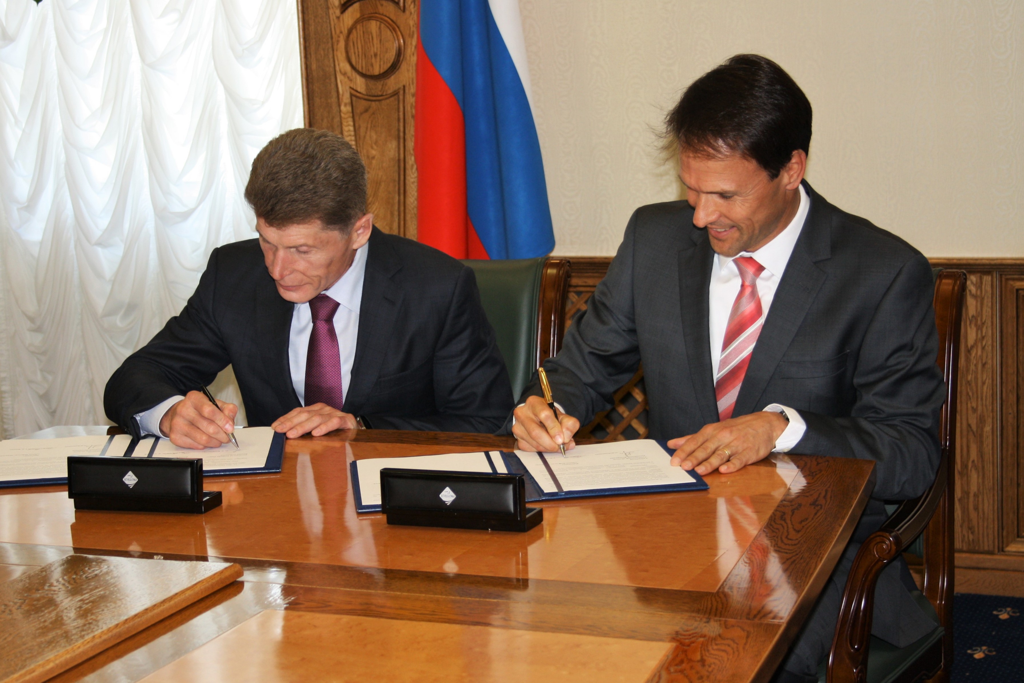 Подписание меморандума Анна Ромахина, ИА SakhalinMedia