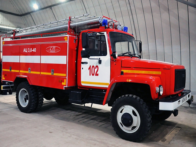 Пожарная машина дежурит у лагеря голодающих в Северомуйске Оленникова Мария, IrkutskMedia