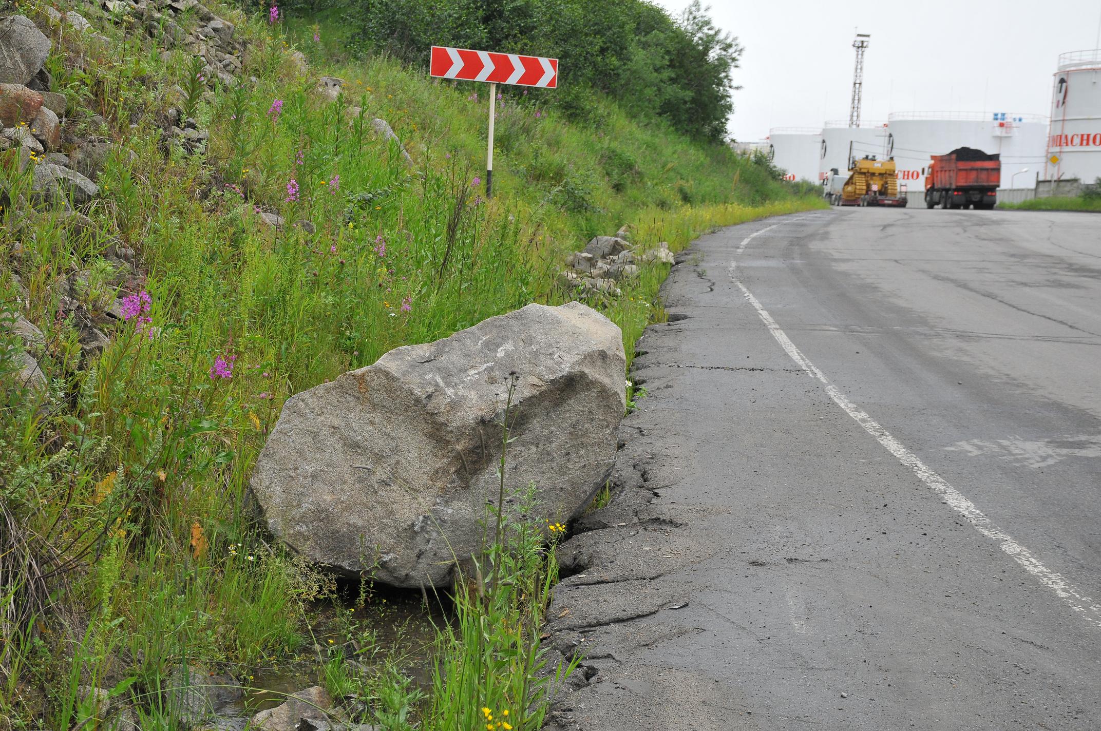 Упавший камень Пресс-служба мэрии Магадана