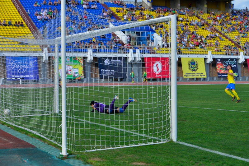 Играть с азартом, а не ради обогащения могут научить сборную РФ кубанские любители футбола Кузора Валерия, PrimaMedia