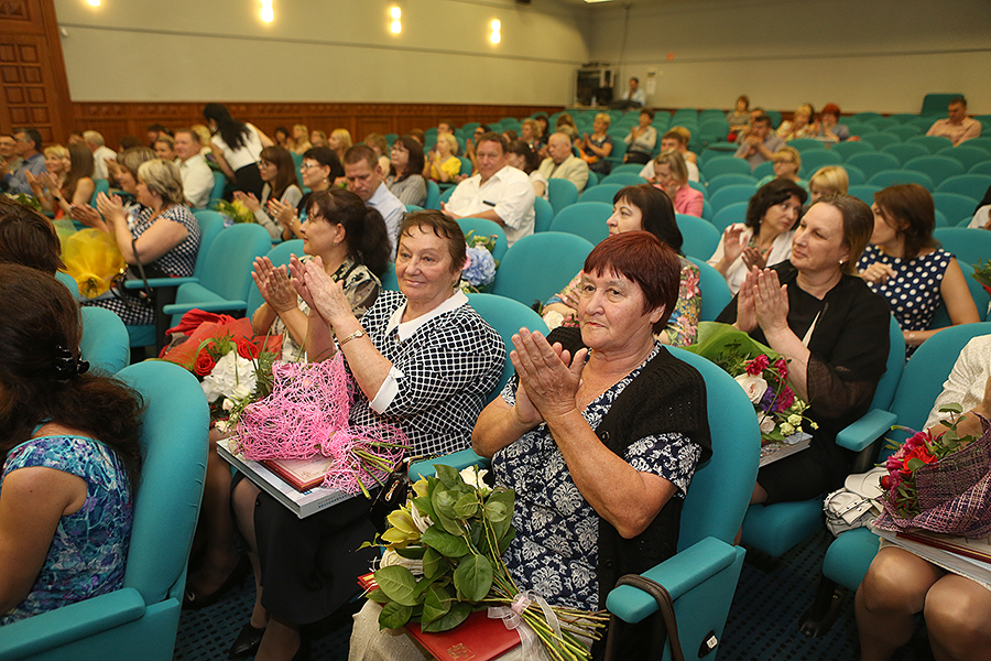 Лучших работников торговли поздравили во Владивостоке