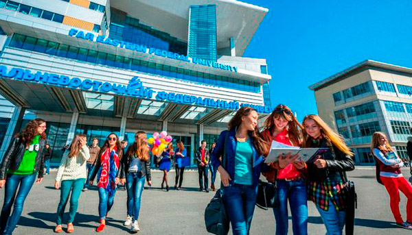 Первыми зачислены в ДВФУ абитуриенты из Крыма Предоставлено пресс-службой ДВФУ