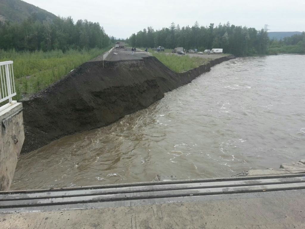 Размытый мост через Эльги Из социальных сетей