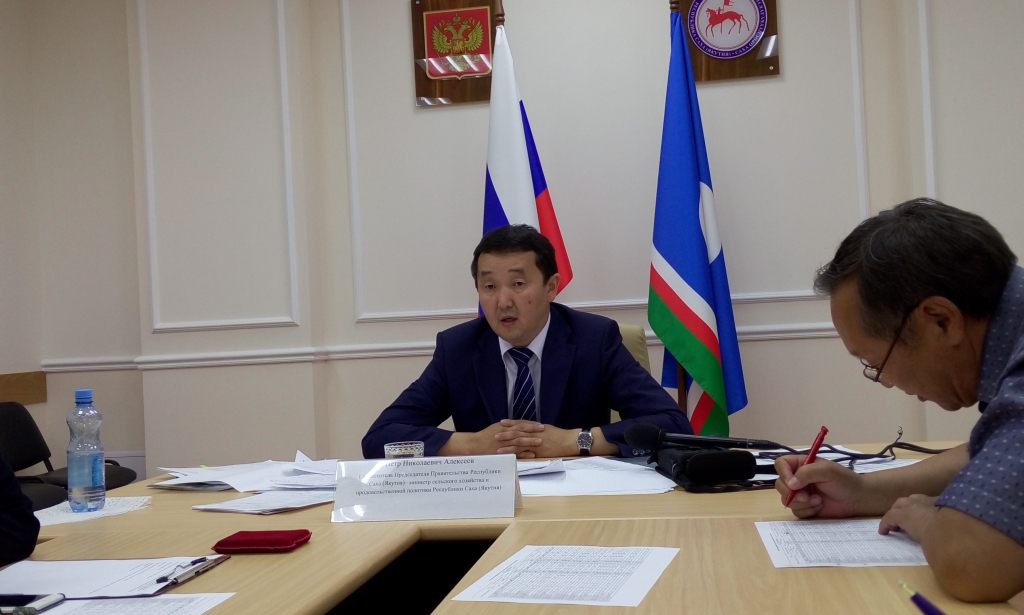 Проливные дожди и низкая температура помешали якутским аграриям заготовить сено