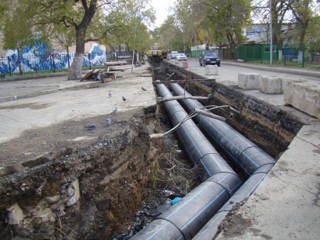 В районе Спортивной Набережной меняют трубы А. Омельченко