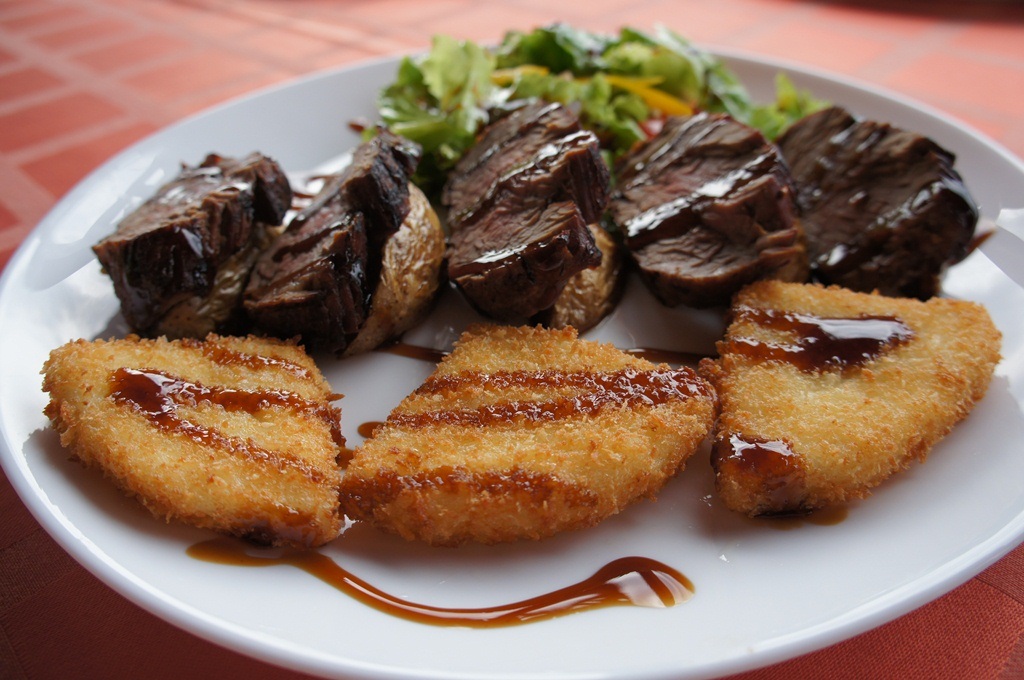 Телятина получается очень нежной и сочной