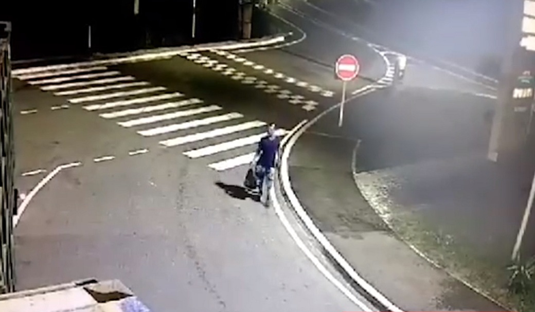 Подозреваемый в убийстве школьницы из Сочи обнаружен на видео, снятом до преступления Скриншот видео, размещенного на сайте издания  life.ru