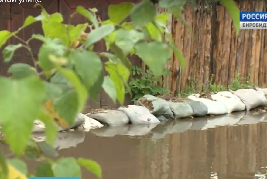 Битву со стихией проиграли жители утонувшей улицы Озёрной в Биробиджане