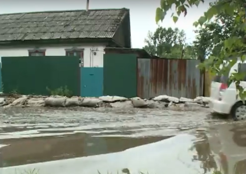 Битву со стихией проиграли жители утонувшей улицы Озёрной в Биробиджане