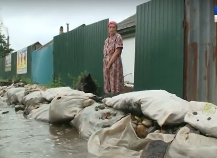 Битву со стихией проиграли жители утонувшей улицы Озёрной в Биробиджане