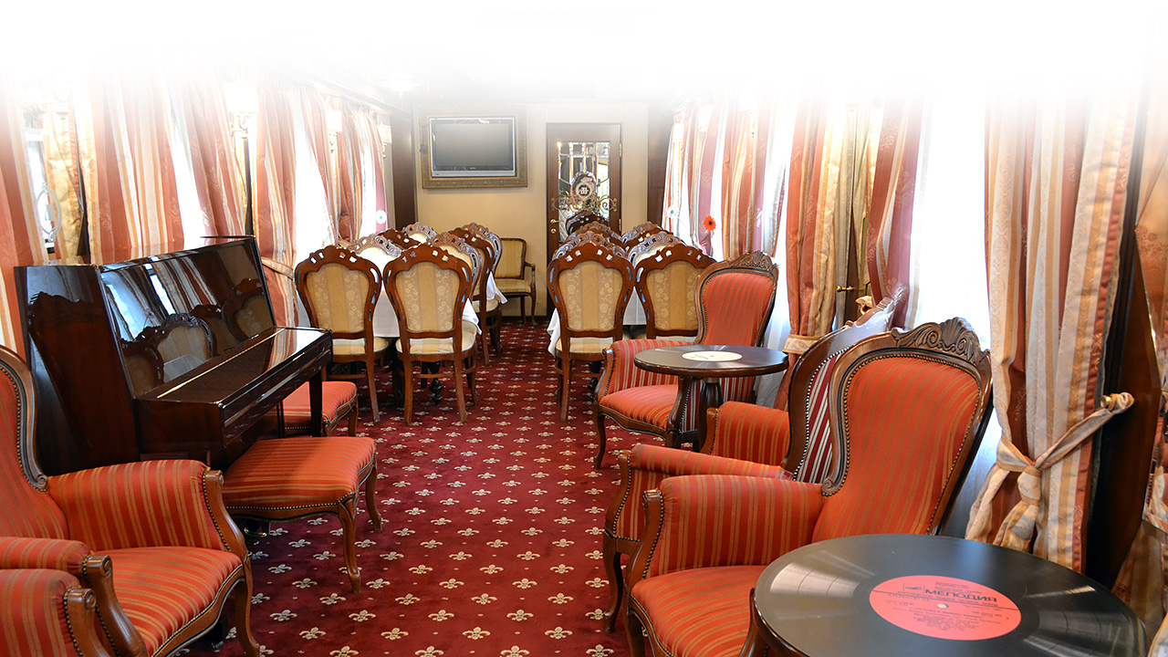 Поезд РЖД-тур