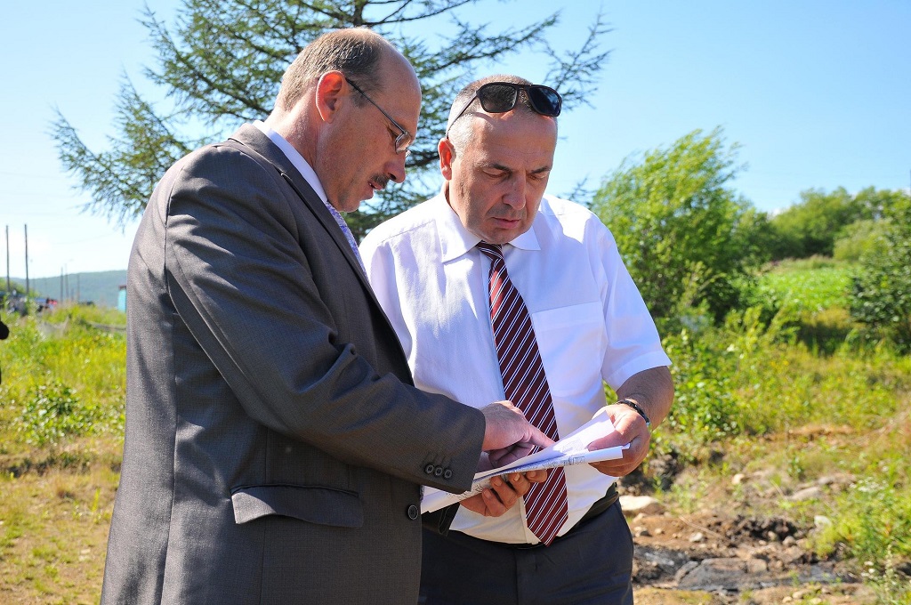 Юрий Гришан осмотрел участок в микрорайоне Солнечный Пресс-служба мэрии Магадана