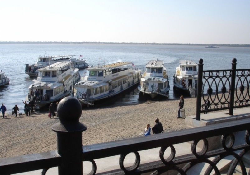 Перевозка хабаровских дачников на левый берег Амура снова оказалась под угрозой срыва Виталий Гречанюк, ИА PrimaMedia