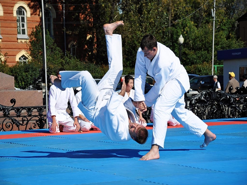 Главный тренер сборной России по киокушинкай каратэ-до принял аттестацию у спортсменов ЕАО Оленникова Мария, IrkutskMedia