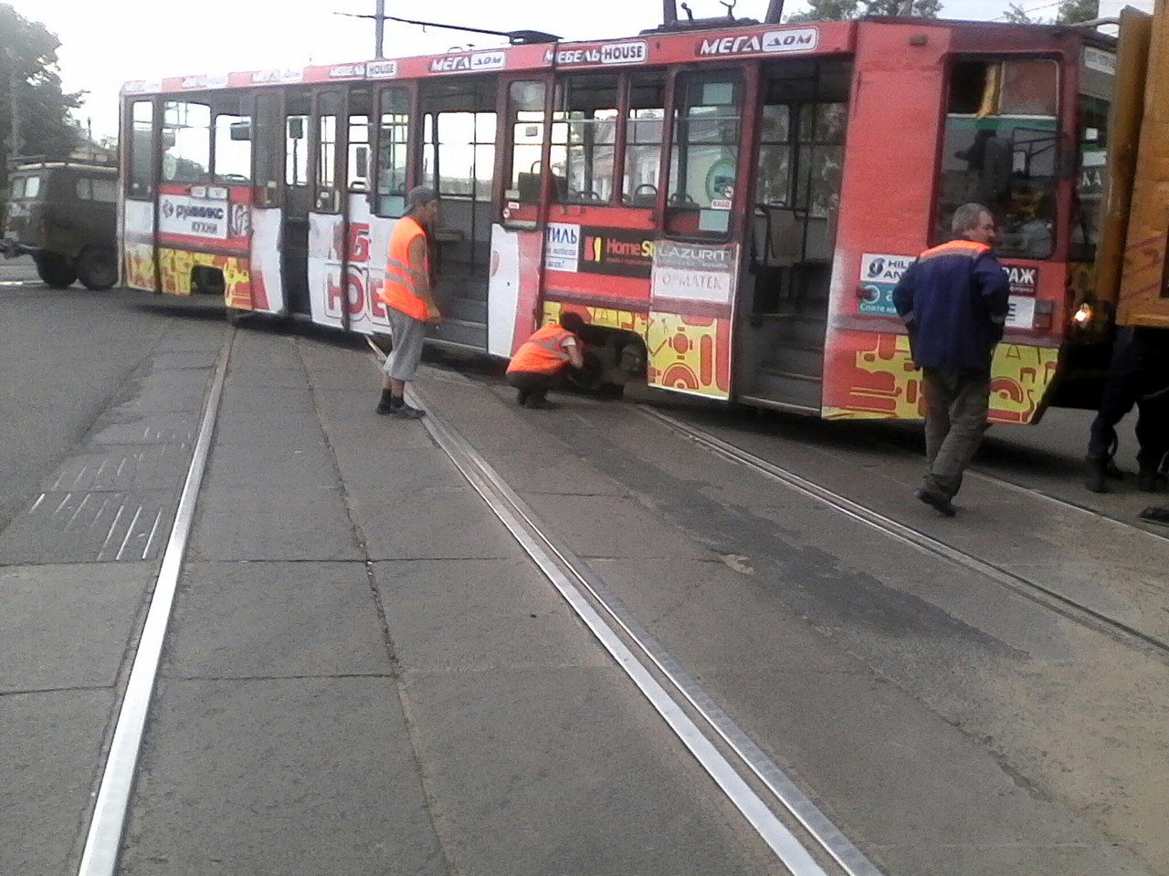 Трамвай сошел с рельсов в Улан-Удэ взято из со.сети