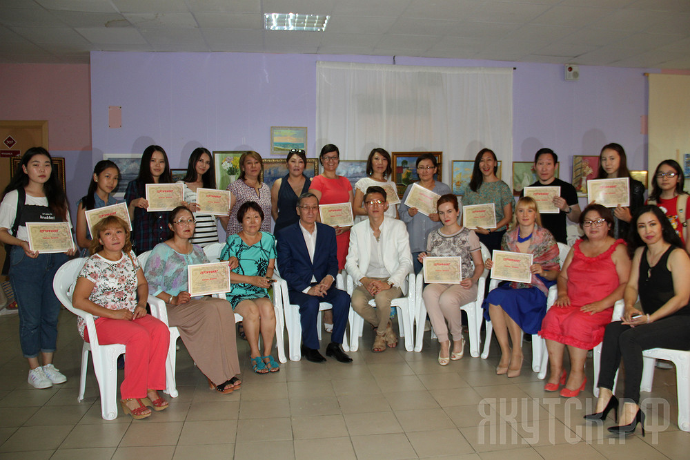 Молодой художник Семен Луканси открыл авторскую школу в Якутске Департамент по связям с общественностью,  взаимодействию со СМИ, внешним и межрегиональным связям ОА